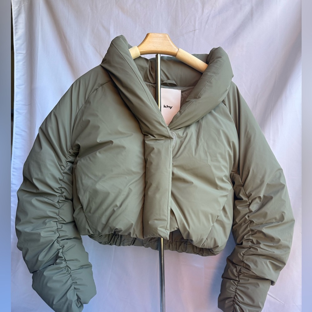 KHY by Kylie Jenner Cropped Puffer Jacket – Size XS – NWT - rare color - Picture 11 of 11